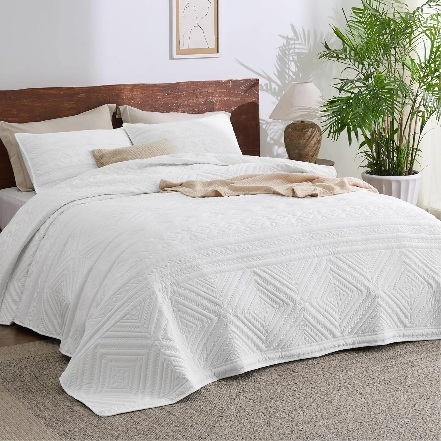 Bedsure Boho Quilt King Size - Lightweight Soft Bedspread Coverlet for All Seasons, Farmhouse Geometric Stitched Pattern Bedding Set with 2 Pillow Shams, White, 106x96 inches