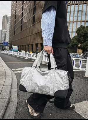 Fashionable travel bag, suitable for travel, vacation, fitness, sports, yoga, swimming and dancing, as a festival gift for both men and women (white)