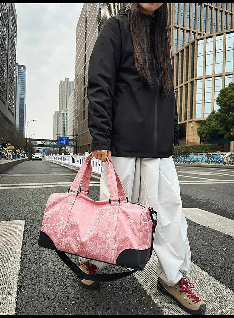 Fashionable travel bag, suitable for travel, vacation, fitness, sports, yoga, swimming and dancing, as a festival gift for both men and women (white)