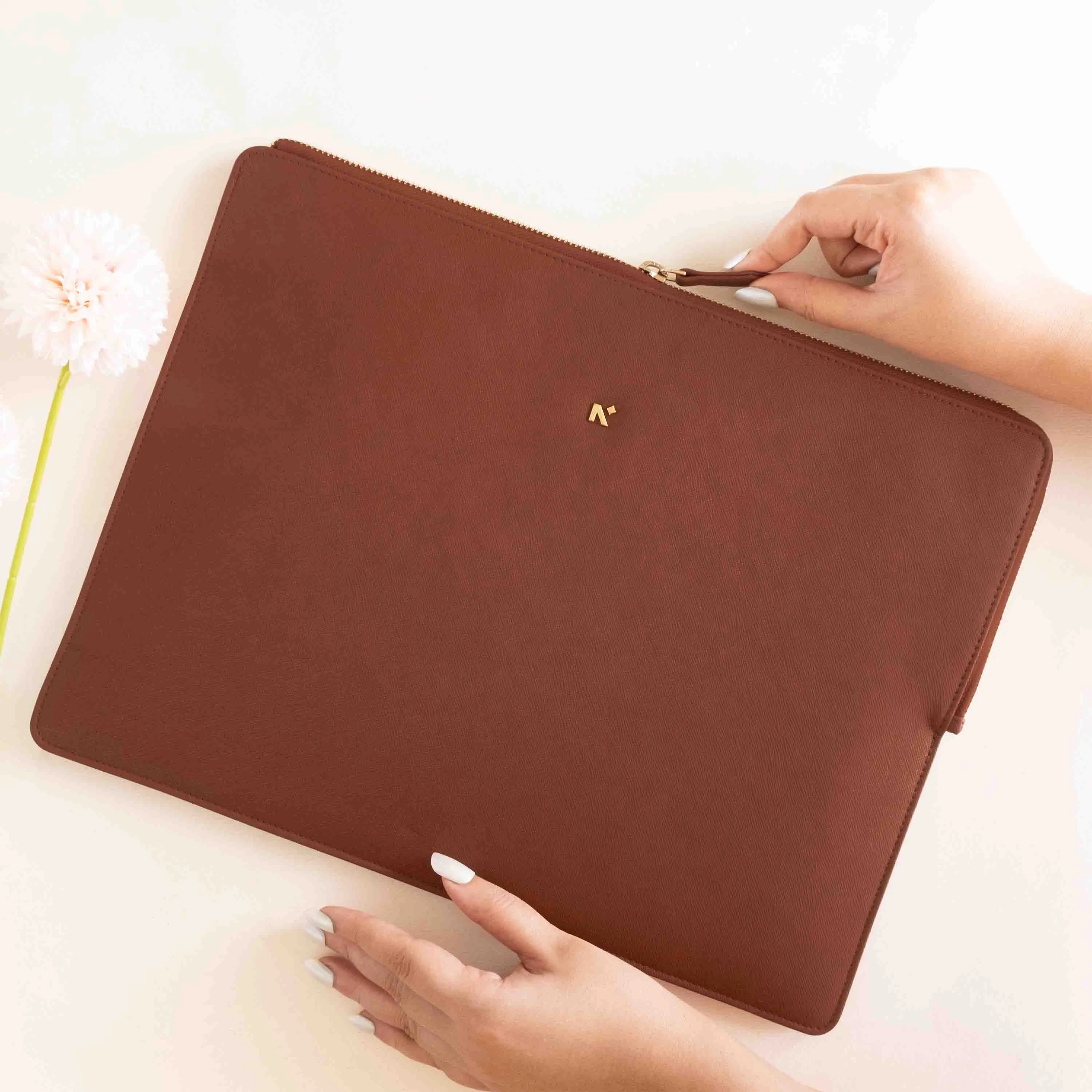 LAPTOP SLEEVE - ZIPPER CLOSURE
