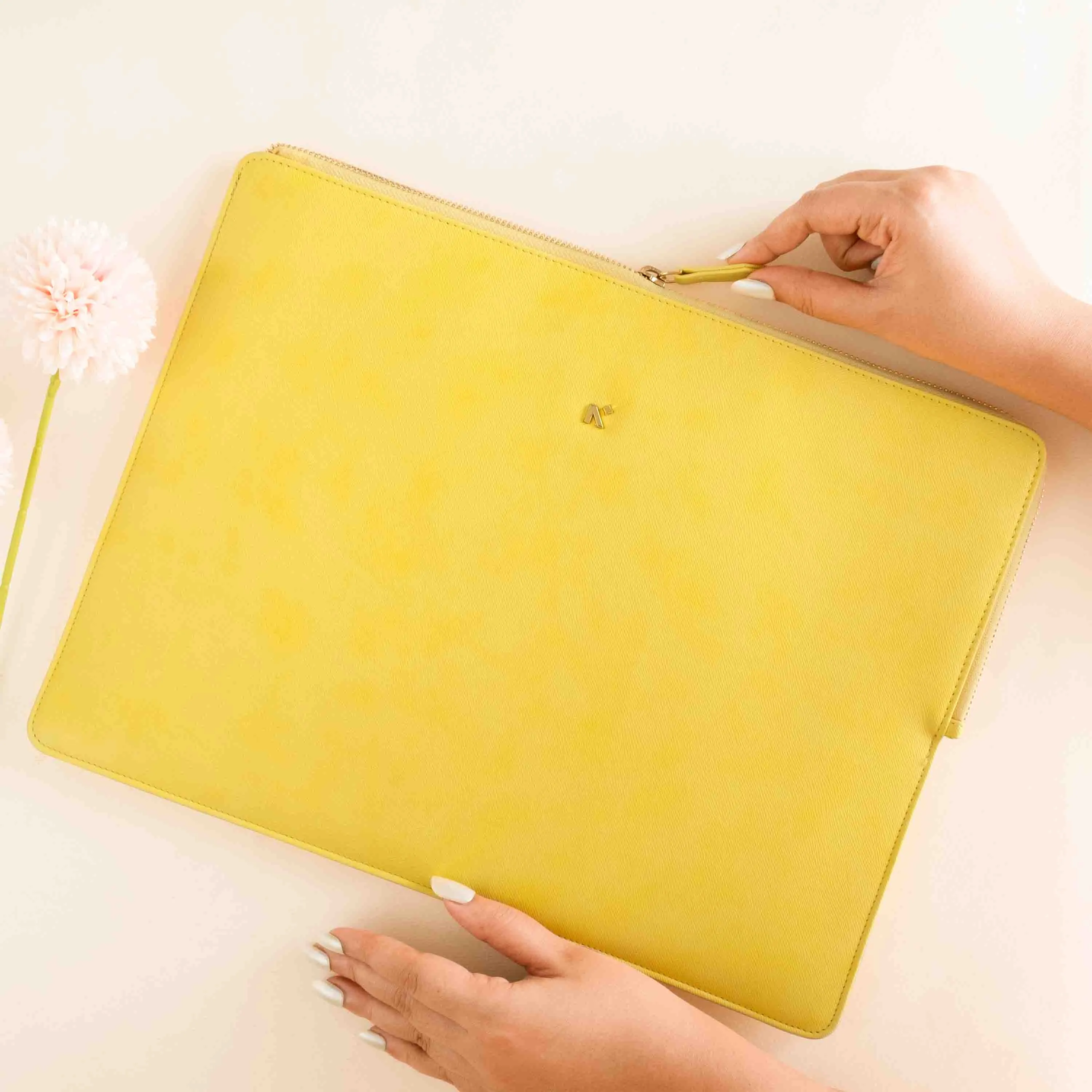 LAPTOP SLEEVE - ZIPPER CLOSURE