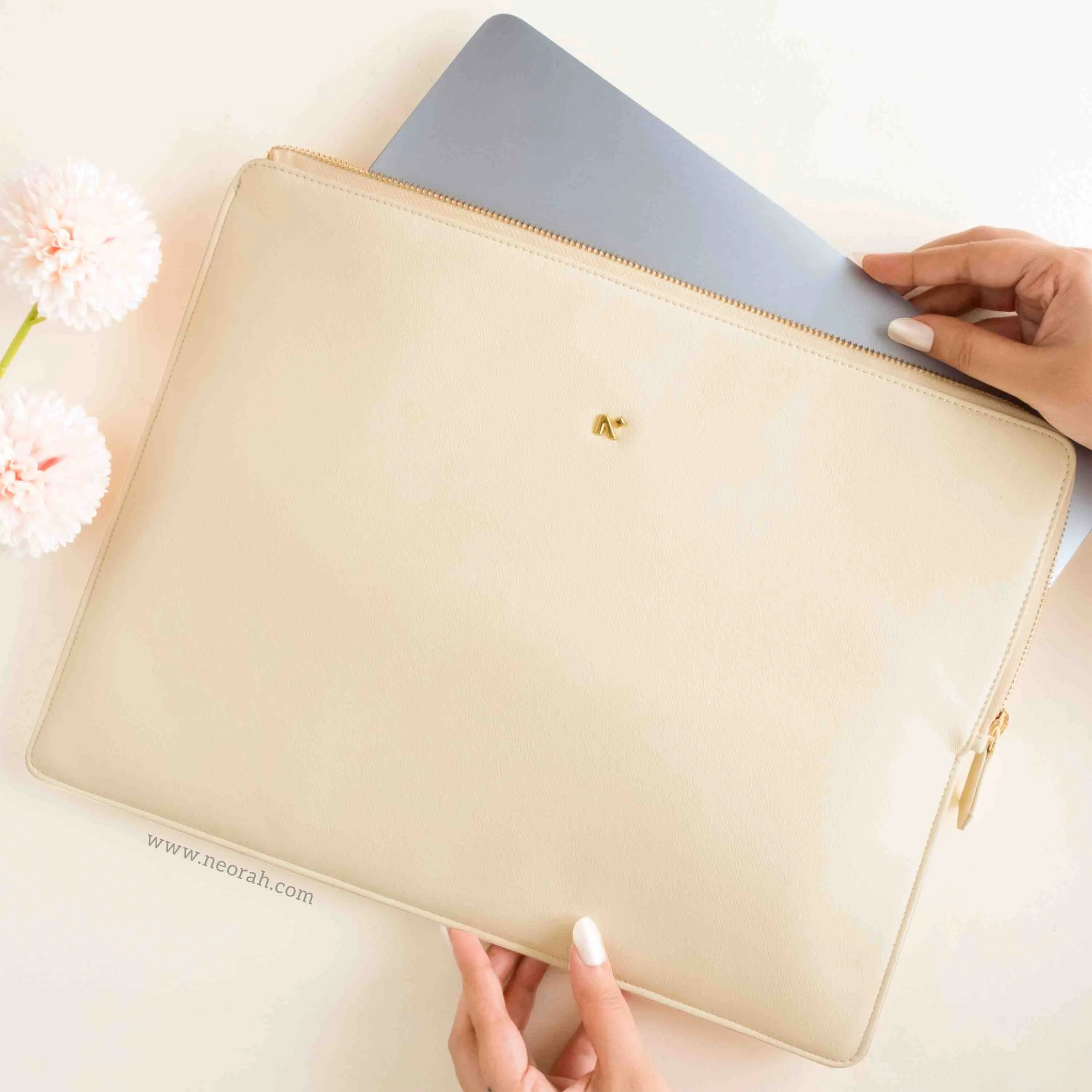 LAPTOP SLEEVE - ZIPPER CLOSURE