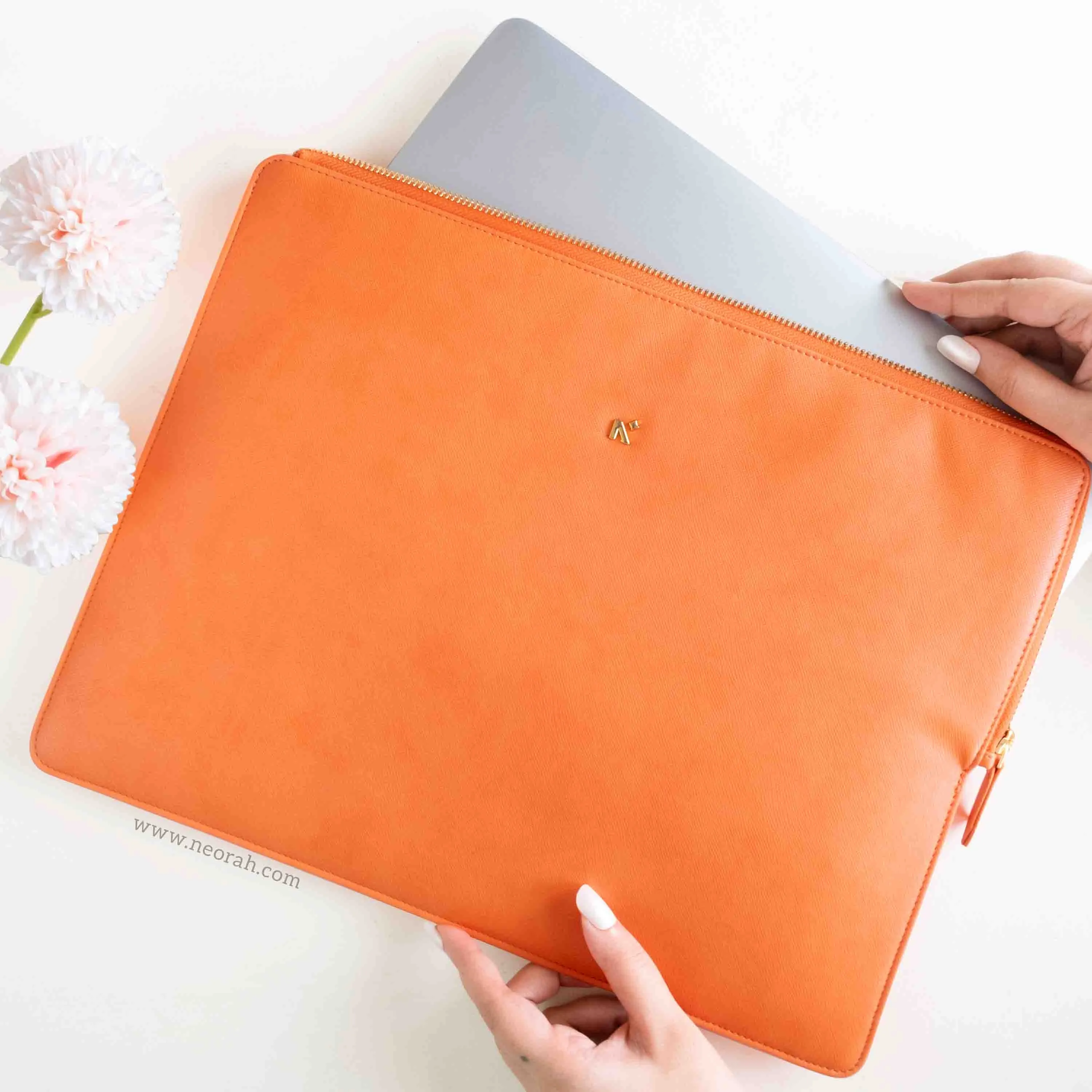 LAPTOP SLEEVE - ZIPPER CLOSURE