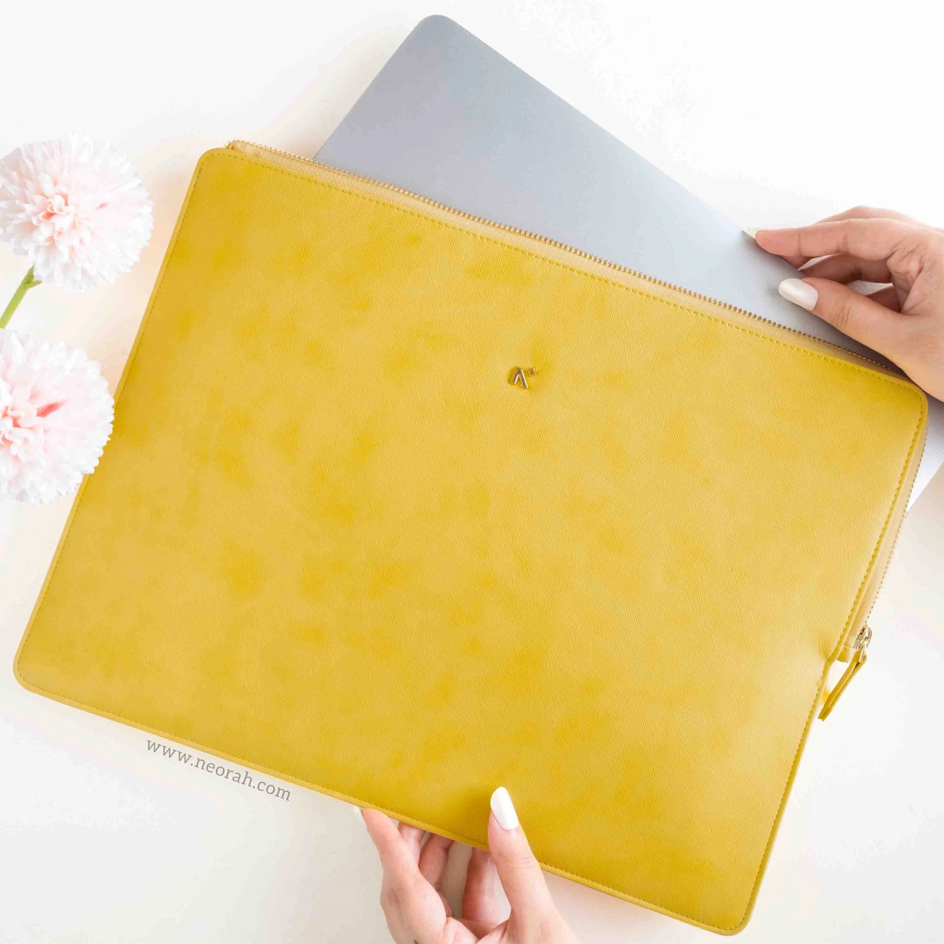 LAPTOP SLEEVE - ZIPPER CLOSURE