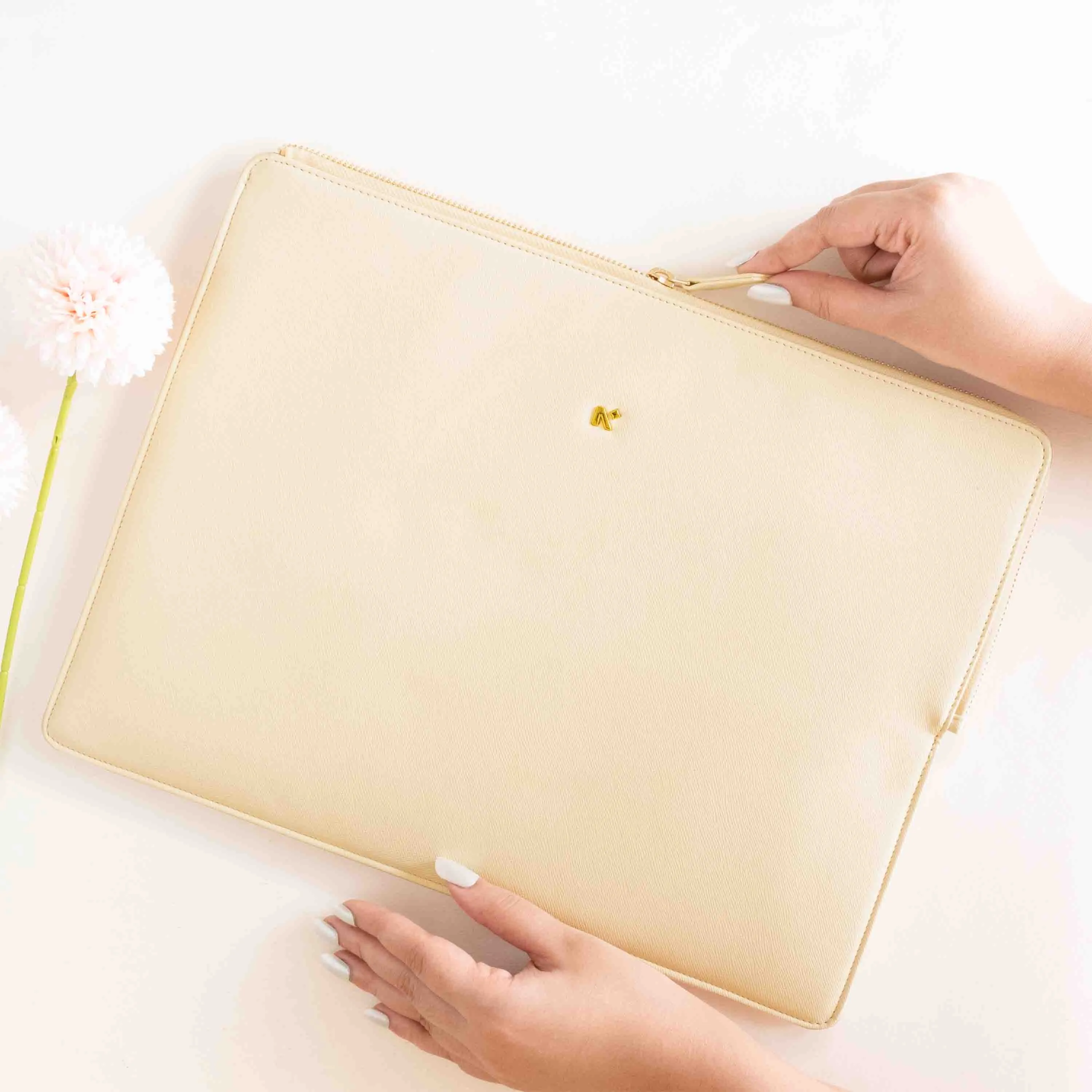LAPTOP SLEEVE - ZIPPER CLOSURE