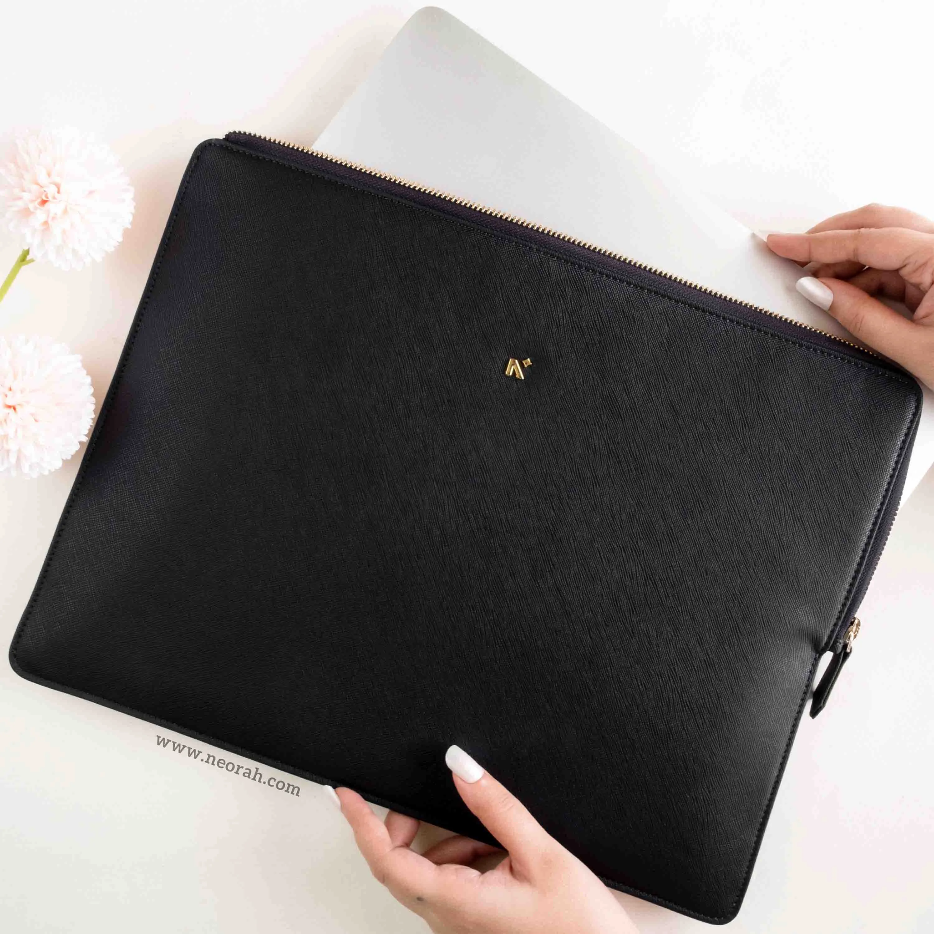 LAPTOP SLEEVE - ZIPPER CLOSURE