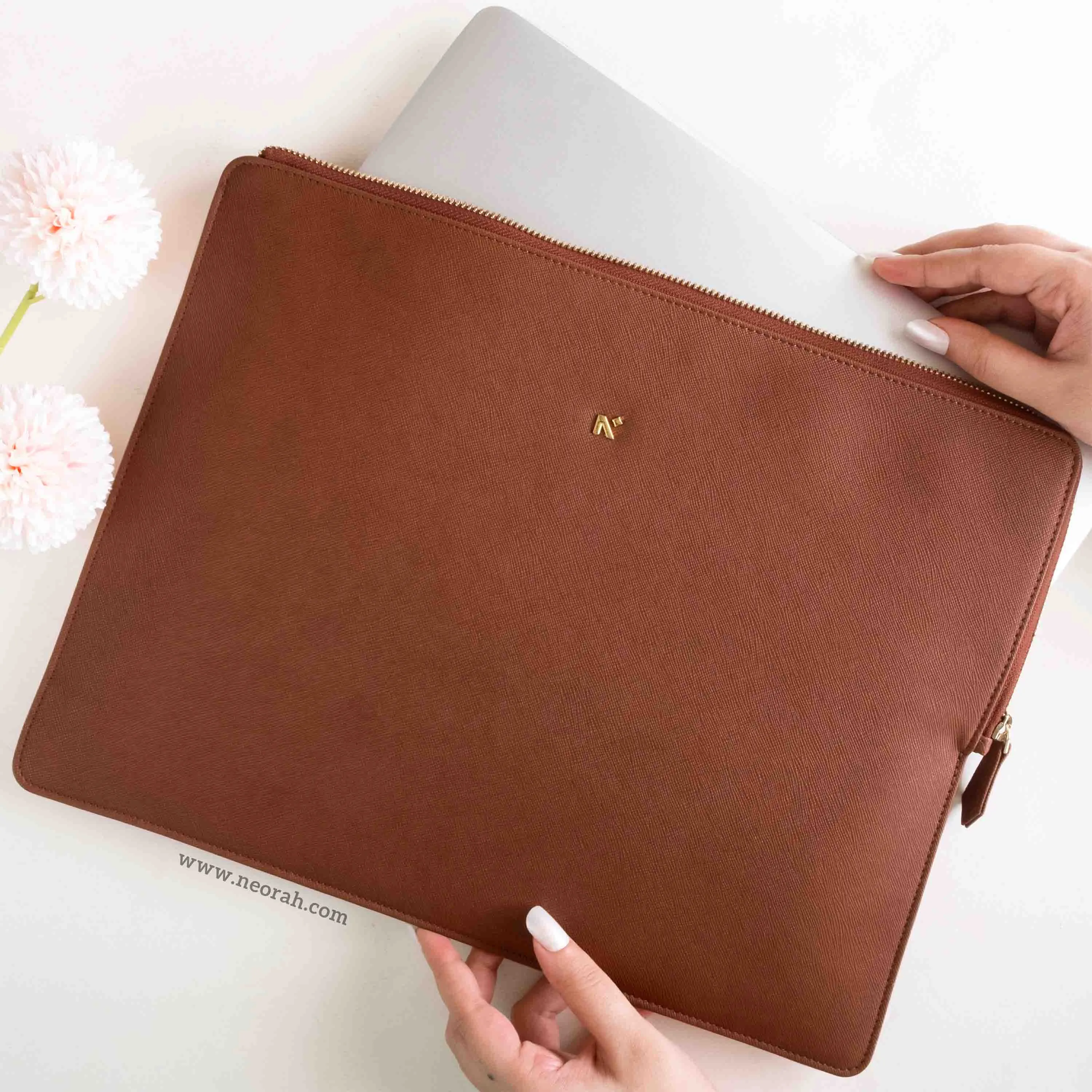 LAPTOP SLEEVE - ZIPPER CLOSURE