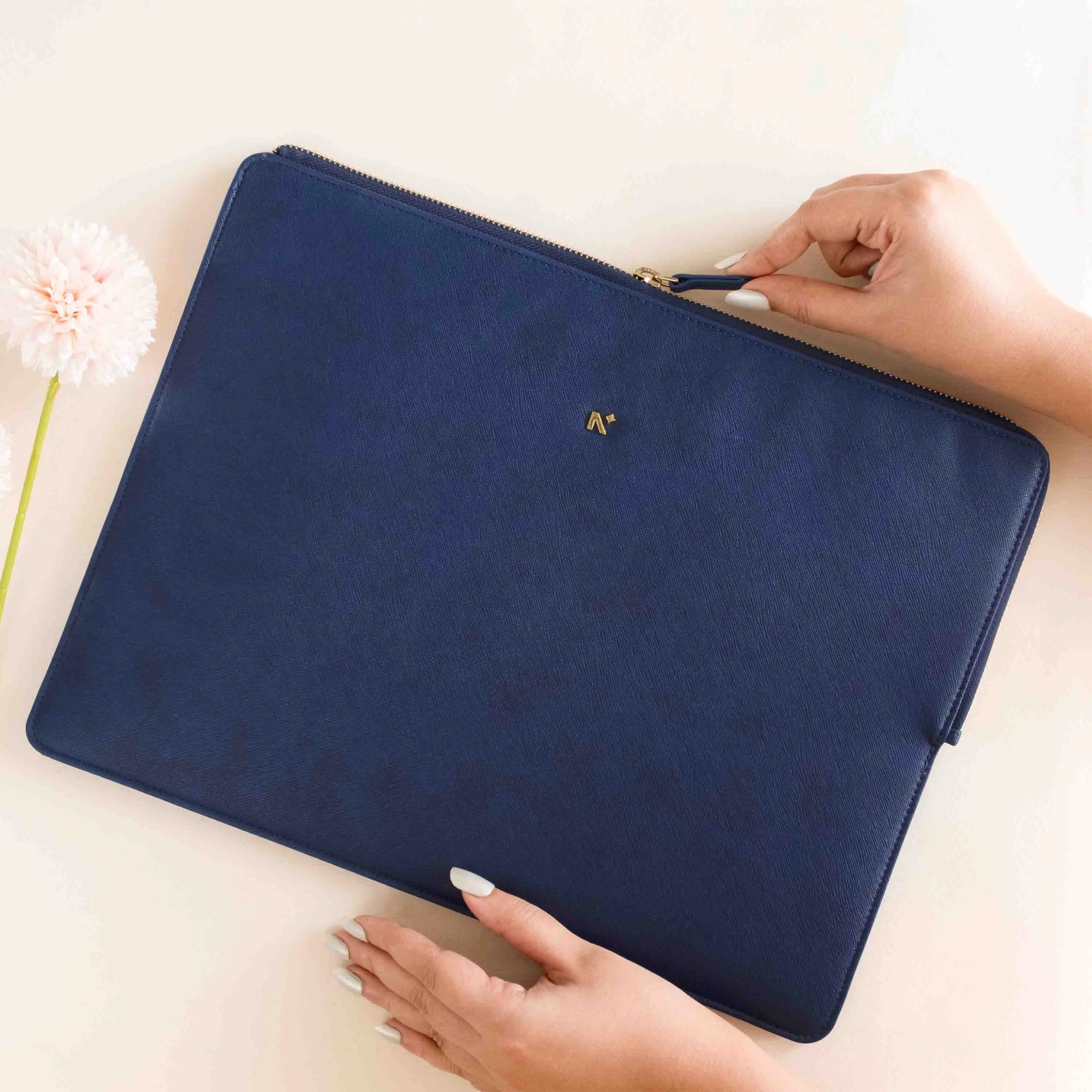 LAPTOP SLEEVE - ZIPPER CLOSURE