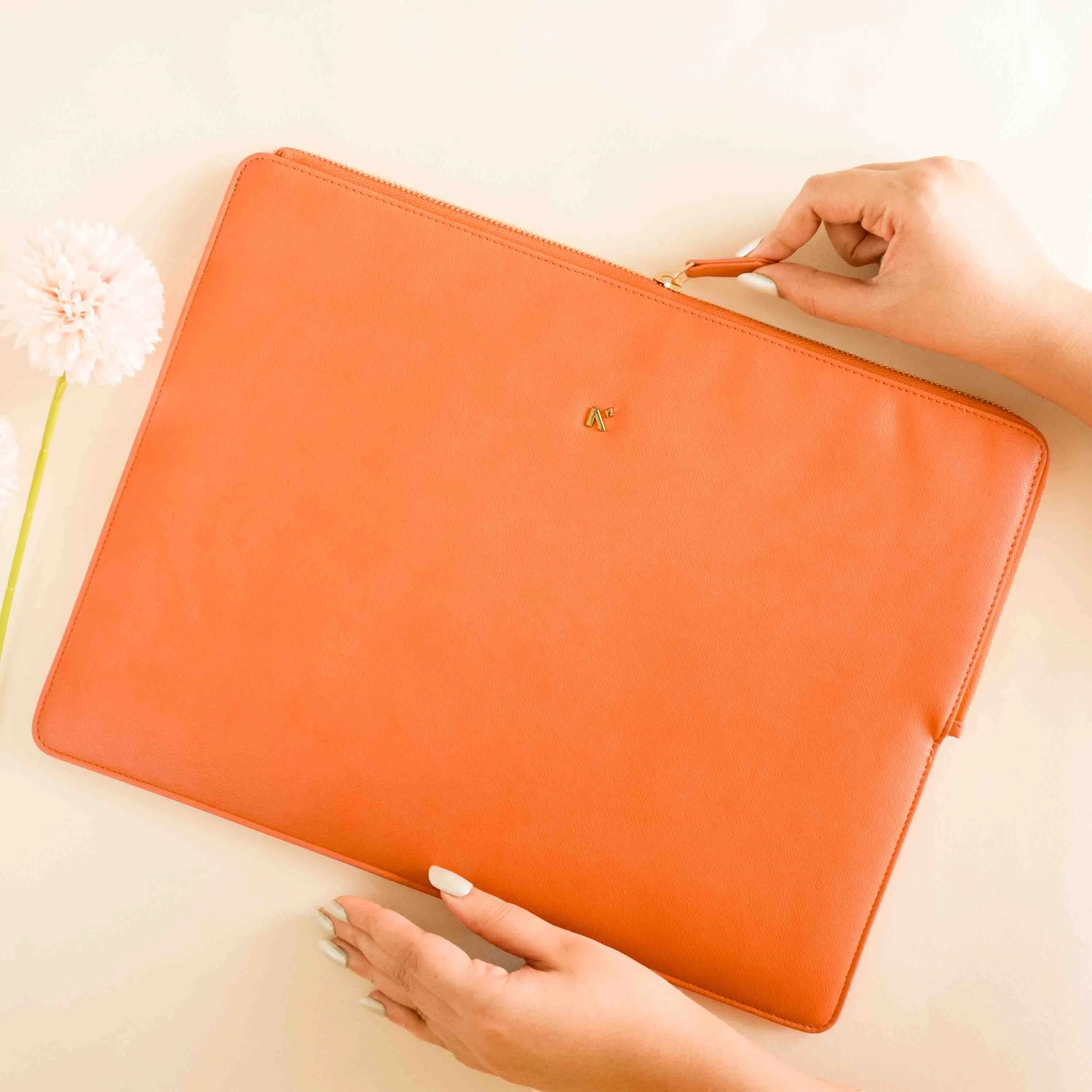 LAPTOP SLEEVE - ZIPPER CLOSURE