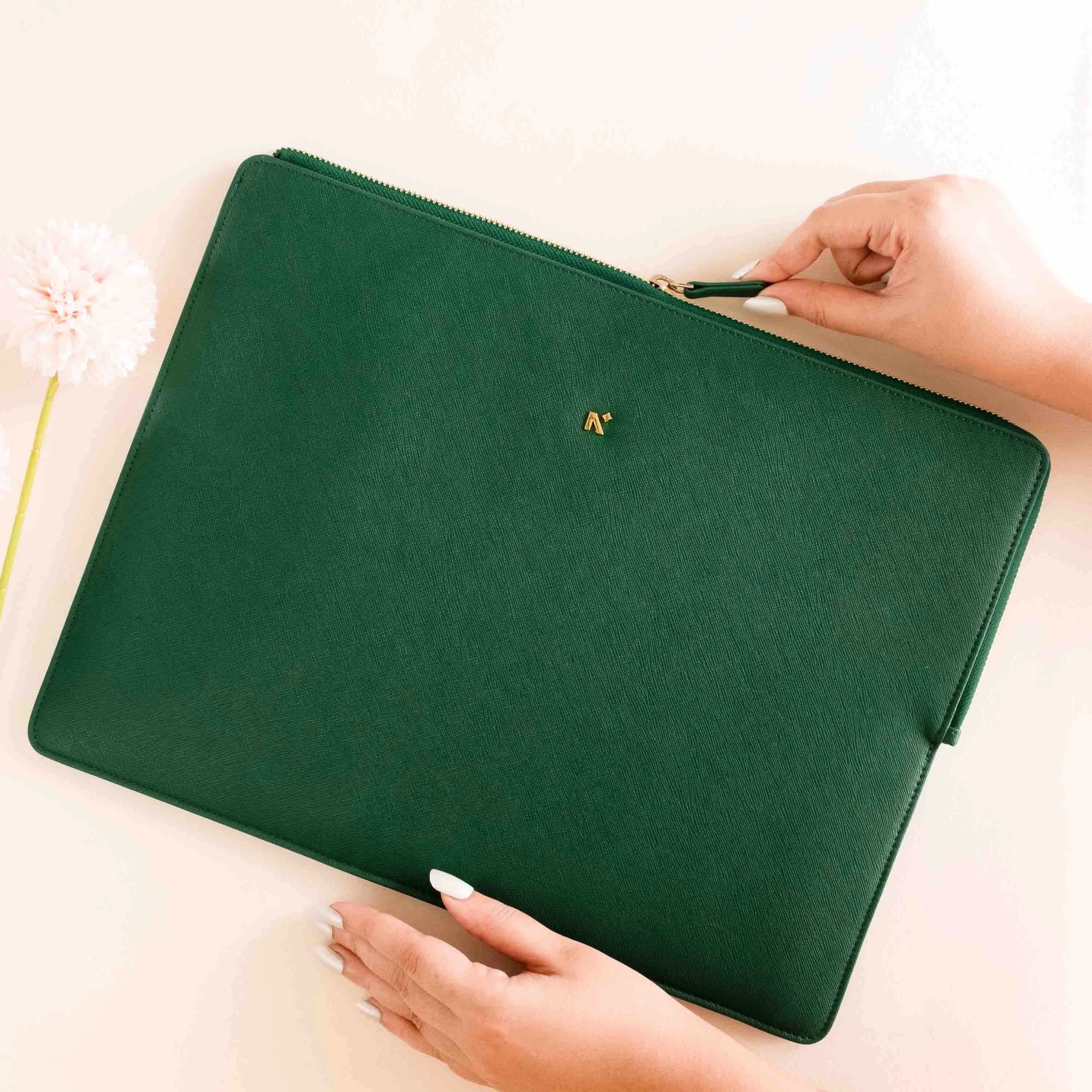LAPTOP SLEEVE - ZIPPER CLOSURE