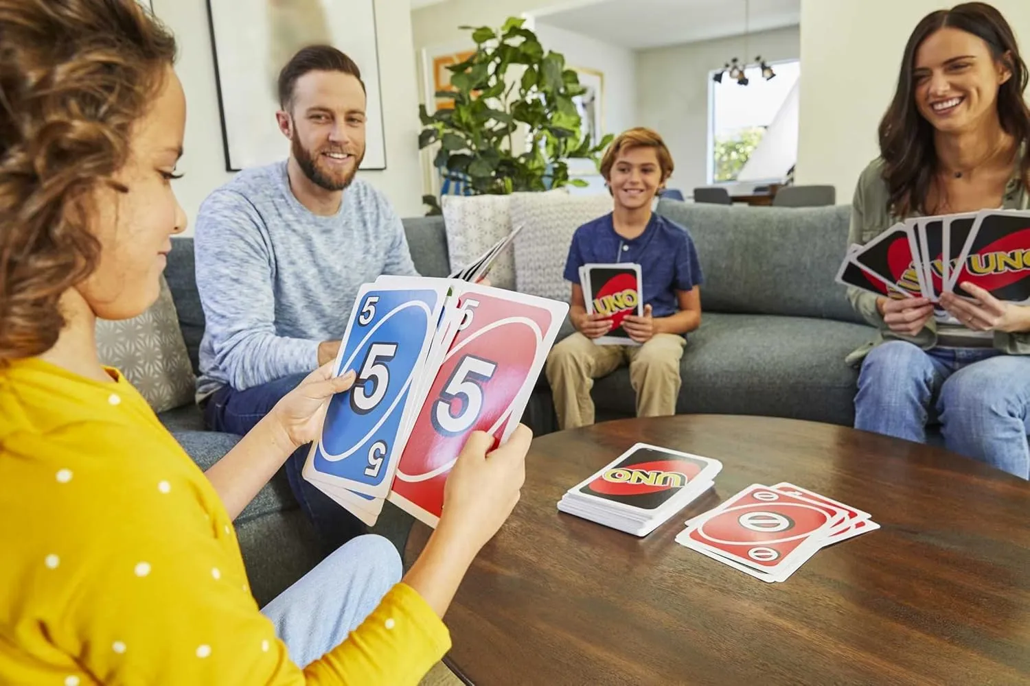 Mattel Games Giant UNO Card Game for Kids, Adults & Family Night with Oversized & Features for 2 to 10 Players
