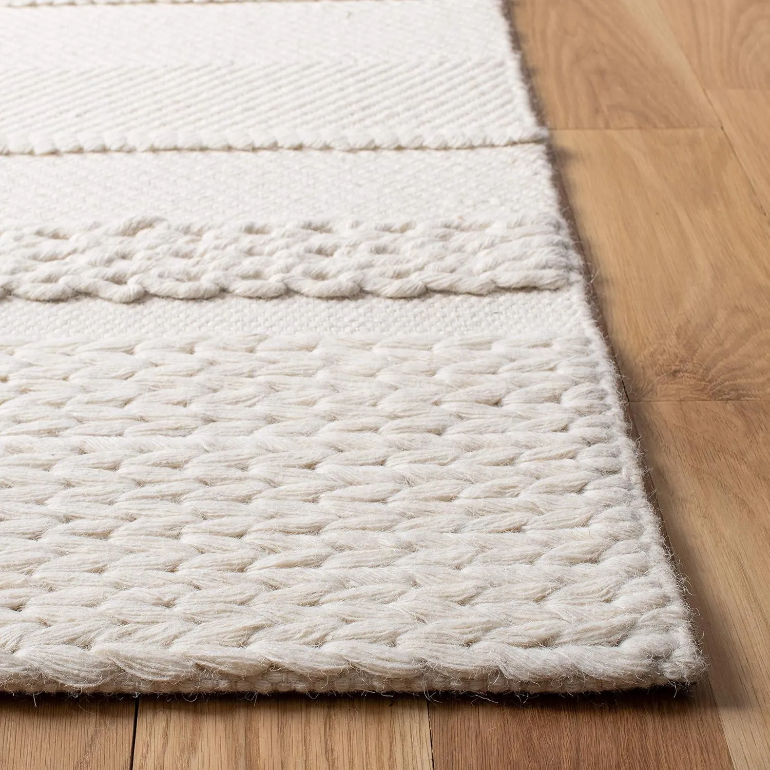 SAFAVIEH Natura Collection Area Rug - 6' x 9', Natural, Handmade Wool, Ideal for High Traffic Areas in Living Room, Bedroom (NAT215A)