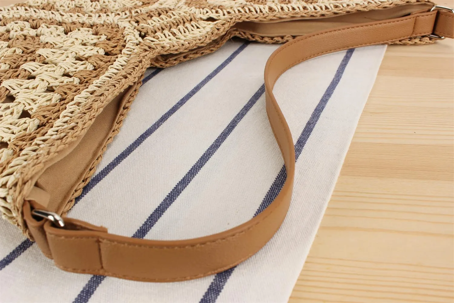 Teeya Straw Crossbody Bag Women Weave Shoulder Bag Round Summer Beach Purse and Handbags
